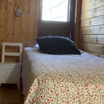 Lomamökit Authentic Log With Hot Tub Ranua