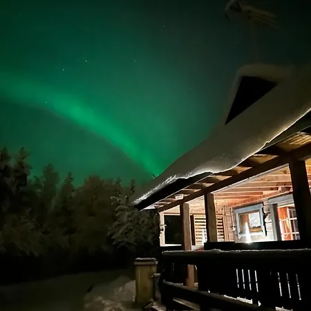 Authentic Log With Hot Tub Chalet