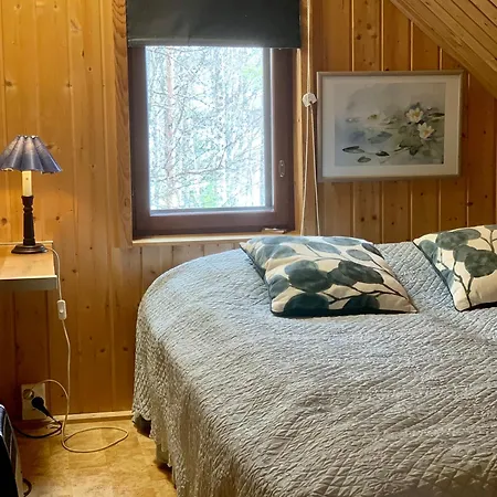 Authentic Log With Hot Tub شاليه