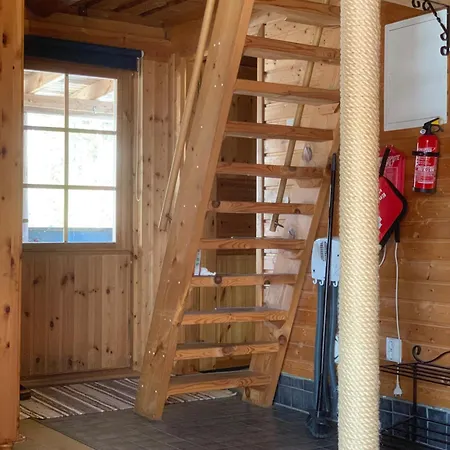 Authentic Log With Hot Tub *