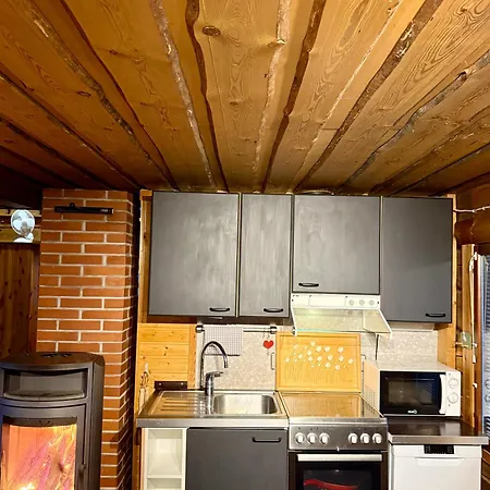 Authentic Log With Hot Tub *