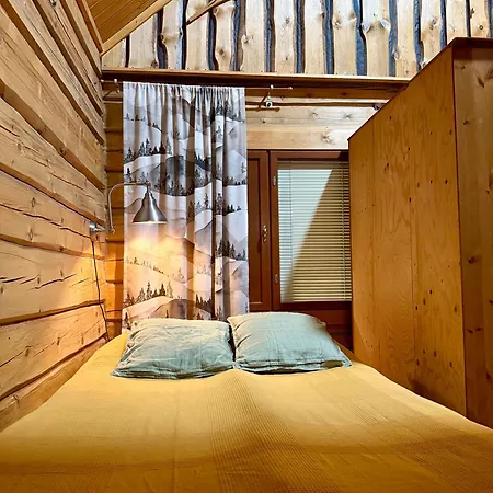 Authentic Log With Hot Tub *