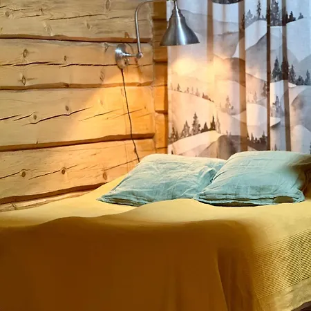 Authentic Log With Hot Tub شاليه رانوا
