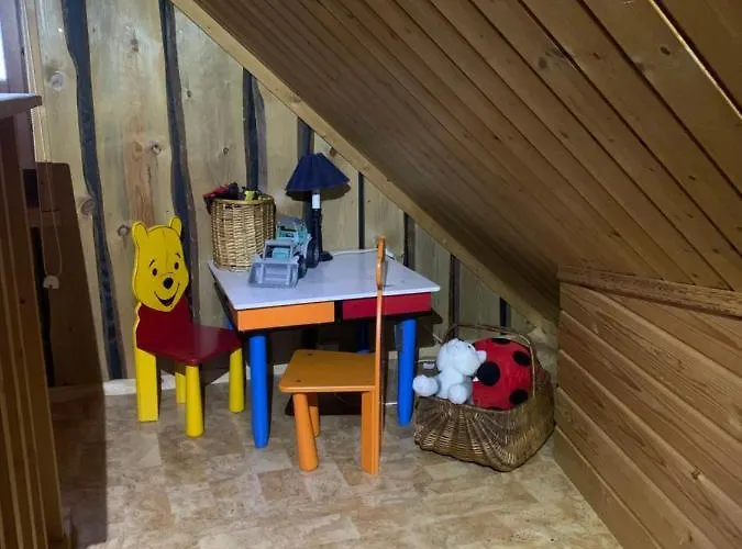 Authentic Log With Hot Tub Chalet