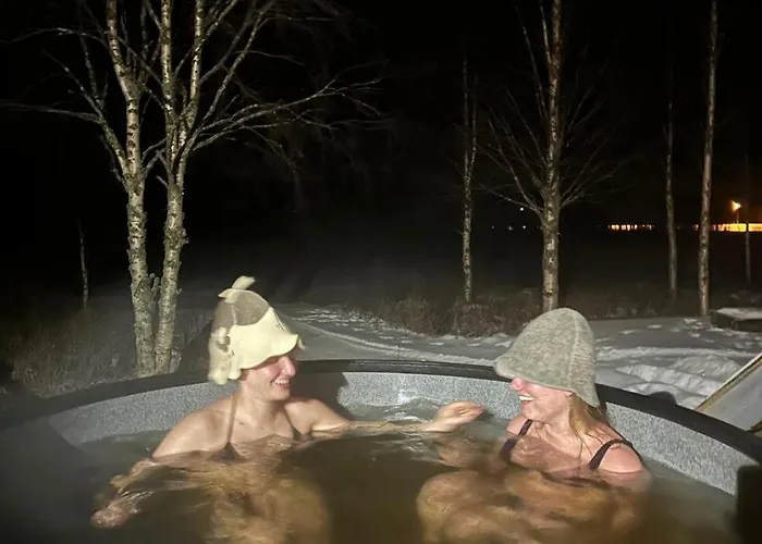 Authentic Log With Hot Tub Chalet *