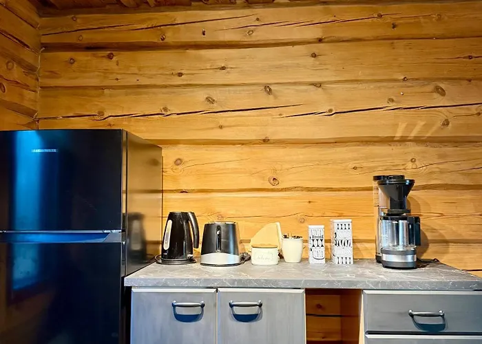 Chalet Authentic Log With Hot Tub