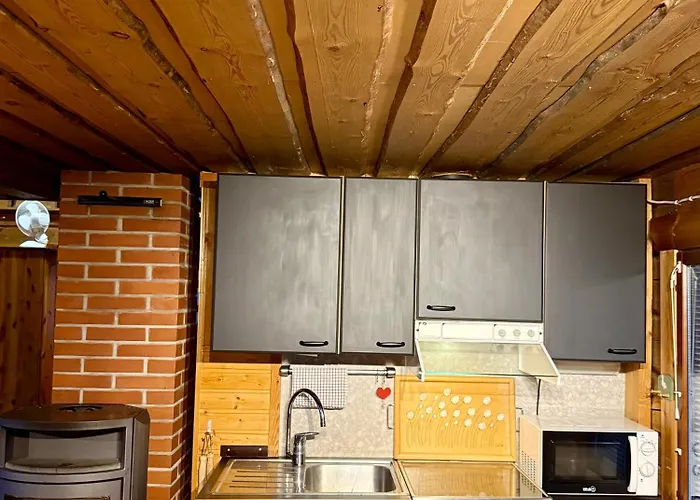 Authentic Log With Hot Tub *