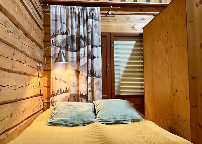 Authentic Log With Hot Tub *